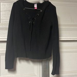 Semi crop sweater top with hood. Size xl